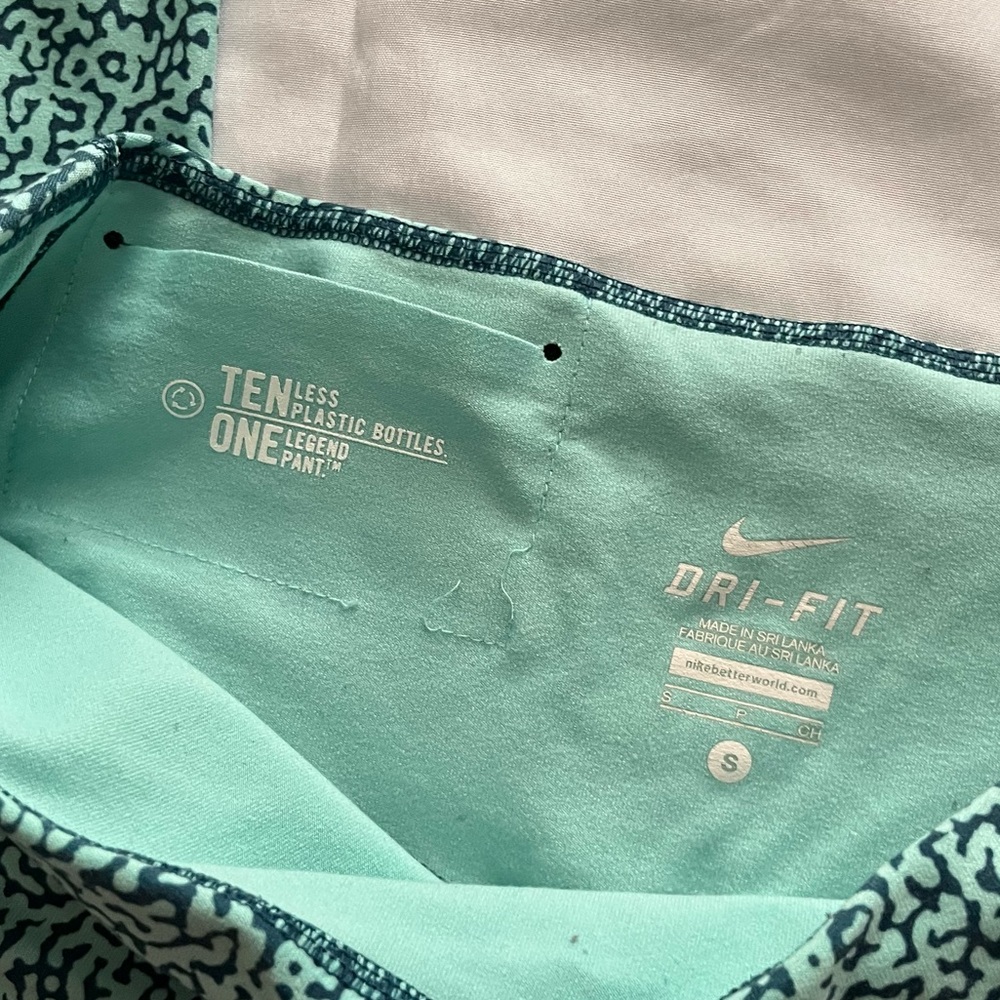 Small NIKE DRI-FIT Legging’s